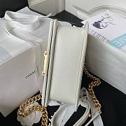 Chanel Boy White Grained Shiny Calfskin Gold Handle Bag 20cm - 4