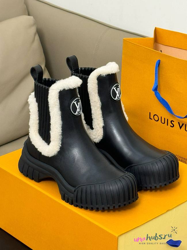 Louis Vuitton Ski Ruby Flat Ankle Black Boot - 1