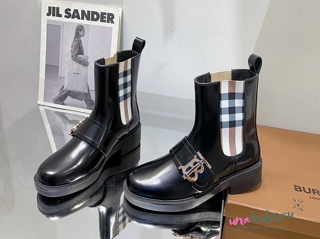 Burberry B caro boots - 1