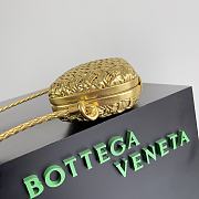 Bottega Veneta intreccio gold leather clutch - 4