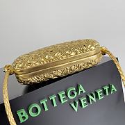 Bottega Veneta intreccio gold leather clutch - 3