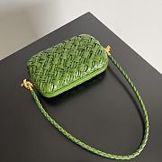 Bottega Veneta intreccio green leather clutch - 4