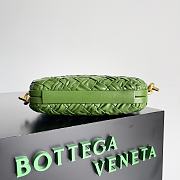 Bottega Veneta intreccio green leather clutch - 3