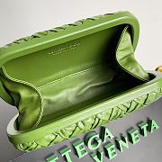 Bottega Veneta intreccio green leather clutch - 2