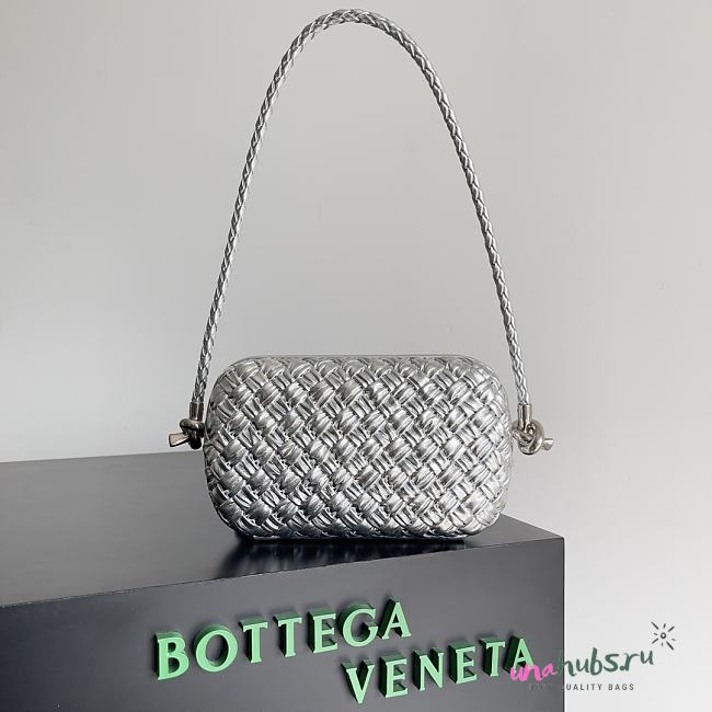 Bottega Veneta intreccio silver leather clutch - 1