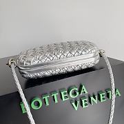 Bottega Veneta intreccio silver leather clutch - 5