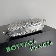 Bottega Veneta intreccio silver leather clutch - 3