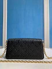 Louis Vuitton Metis black leather bag M82637  - 6