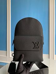 Louis Vuitton Pilot black leather slingbag - 1