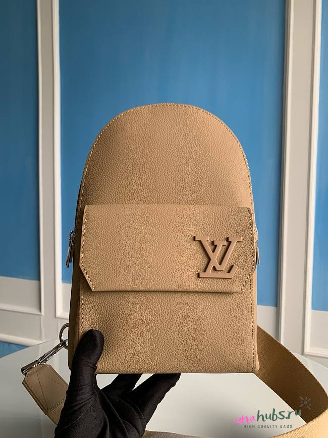 Louis Vuitton Pilot beige leather slingbag - 1