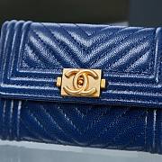 Chanel blue lambskin V quilted wallet - 5