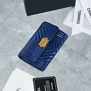 Chanel blue lambskin V quilted wallet - 4