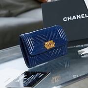 Chanel blue lambskin V quilted wallet - 2