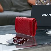 Chanel red lambskin V quilted wallet - 3