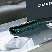 Chanel green lambskin V quilted wallet - 5