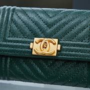 Chanel green lambskin V quilted wallet - 4