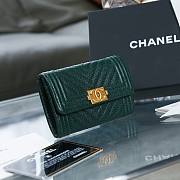 Chanel green lambskin V quilted wallet - 2