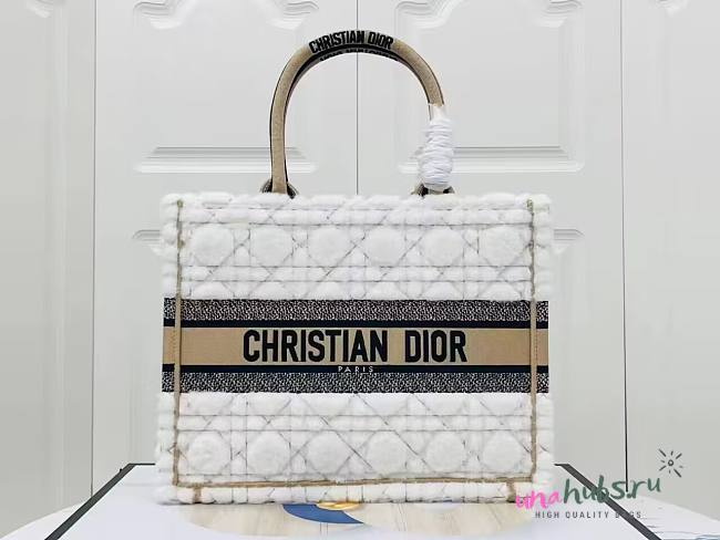 Dior book tote medium ice cannage shearling bag - 1