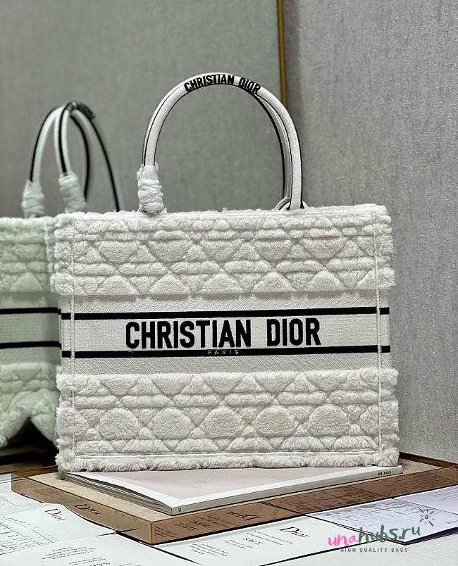 Dior book tote medium white cannage shearling bag - 1