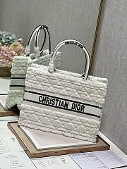 Dior book tote medium white cannage shearling bag - 6