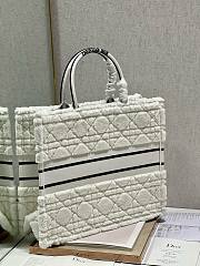 Dior book tote large white cannage shearling bag - 6