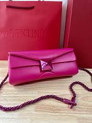 Valentino One Stud chain-strap pink leather clutch - 1