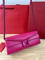 Valentino One Stud chain-strap pink leather clutch - 6