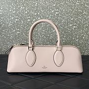 Valentino Garavani light pink rockstud hand bag - 2