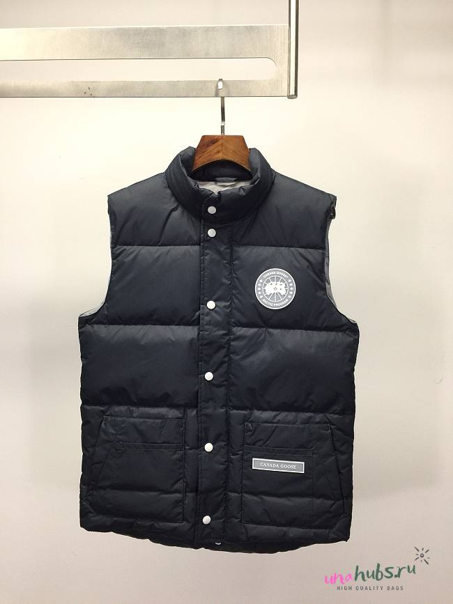 Canada Goose black puffer vest 02 - 1