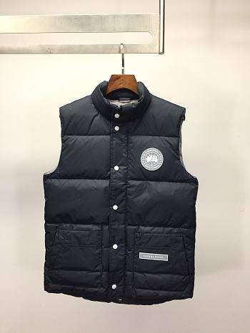 Canada Goose black puffer vest 02