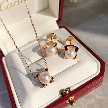 Cartier akoya pearl C de set ( necklace + earings)
