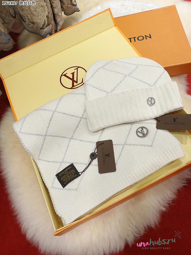 Louis Vuitton set ( hat + scarf) - 1