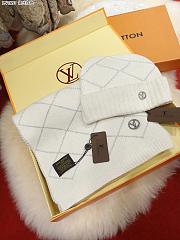 Louis Vuitton set ( hat + scarf) - 1