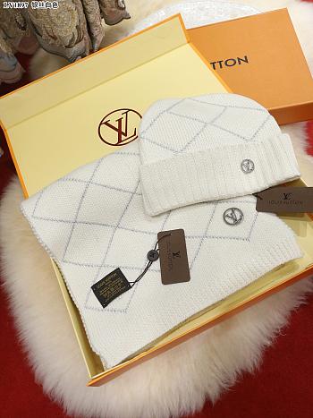 Louis Vuitton set ( hat + scarf)