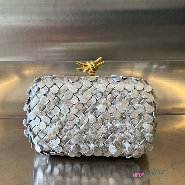 Bottega Veneta Knot intrecciato metallic leather clutch - 1