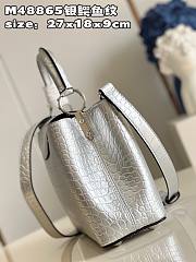 Louis Vuitton Capucines MM Silver Leather Bag - 6