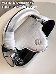 Louis Vuitton Capucines MM Silver Leather Bag - 5