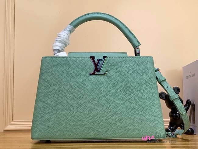 Louis Vuitton Capucines MM green leather metal hardware bag - 1