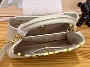 Louis Vuitton Capucines PM white leather pearl bag - 4