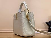 Louis Vuitton Capucines PM white leather pearl bag - 3