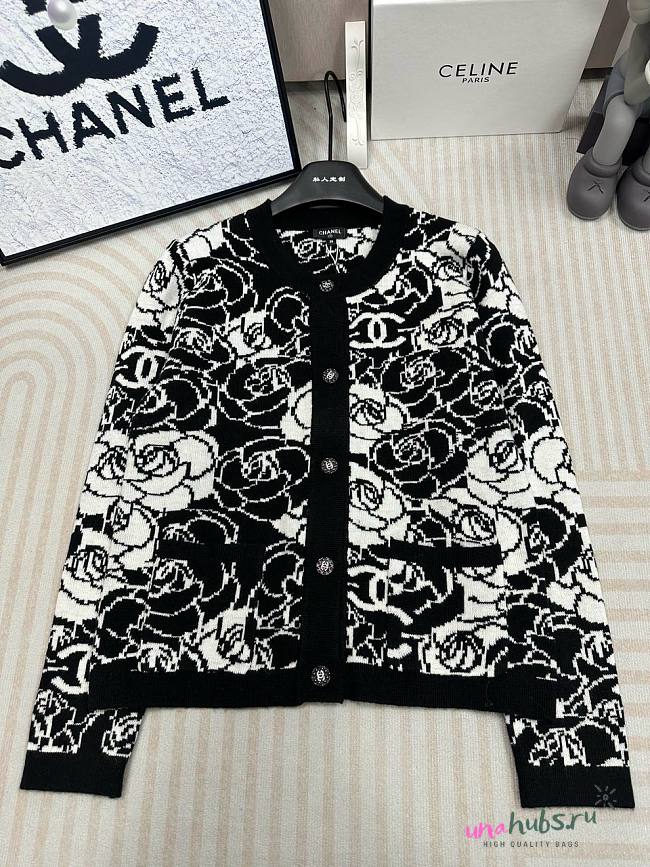 Chanel black roses cardigan - 1