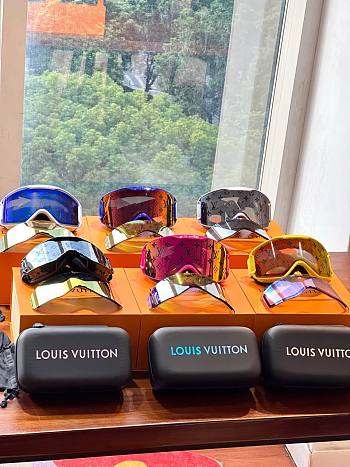 Louis Vuitton snow mask sunglasses 