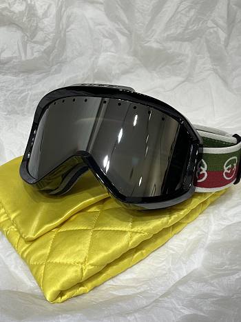 Gucci snow mask sunglasses 