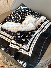 Louis Vuitton black flower scarf - 5