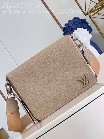 Louis Vuitton Takeoff Messenger Beige Leather Bag