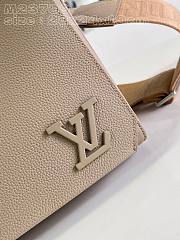 Louis Vuitton Takeoff Messenger Beige Leather Bag - 4