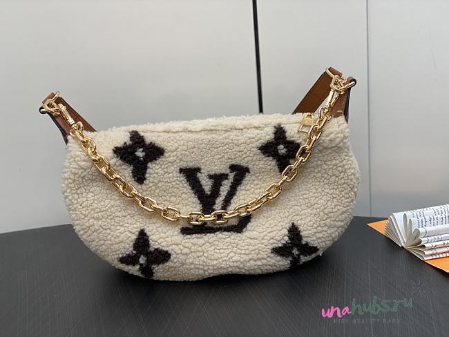 Louis Vuitton M23321 Ski Over The Moon Shearling Bag - 1