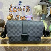 Louis Vuitton Men S-Cape Messenger M46794 Bag - 1