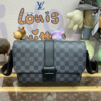 Louis Vuitton Men S-Cape Messenger M46794 Bag