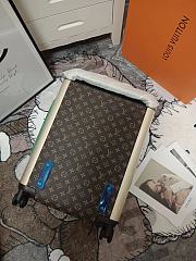 Louis Vuitton Horizon green monogram luggage - 2